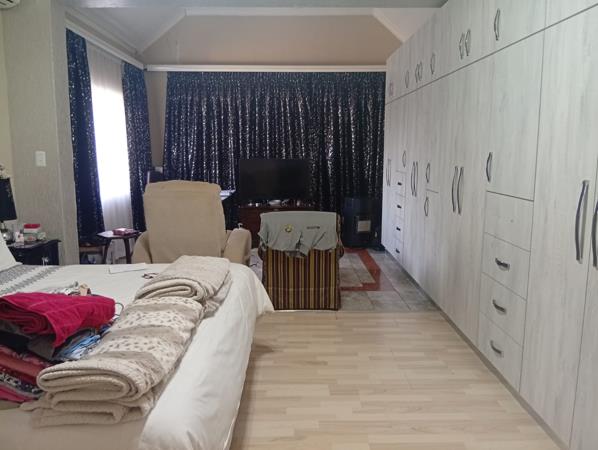 6 Bedroom House