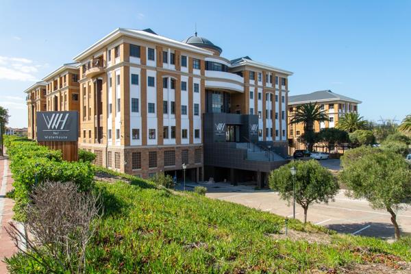 988  m² Commercial space