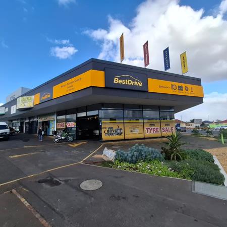 1 438  m² Commercial space