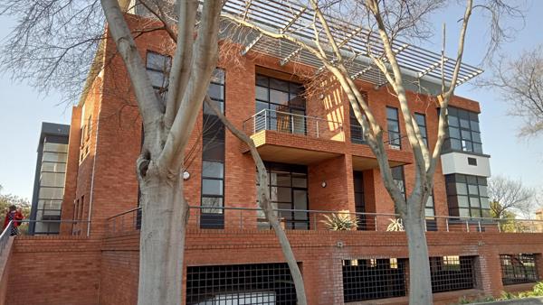 141.8  m² Commercial space