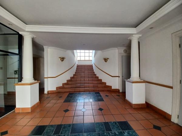 1 000  m² Commercial space