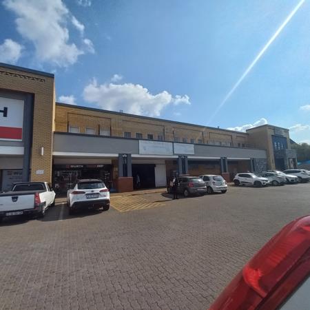 196  m² Commercial space