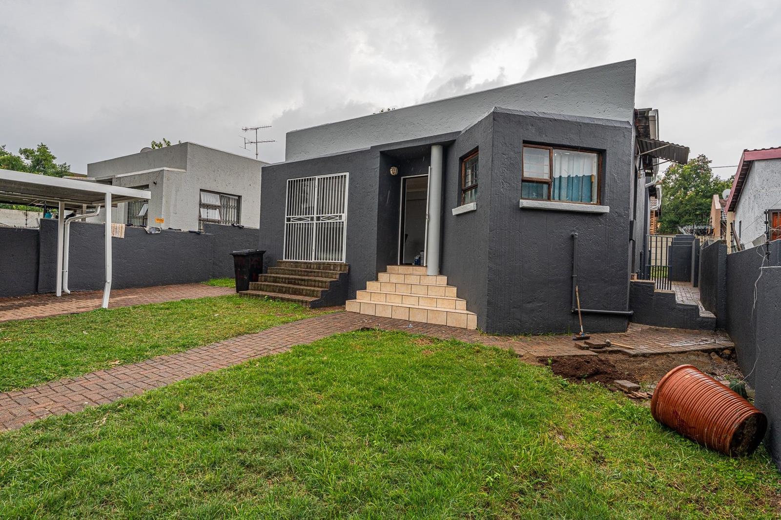 2 Bedroom House in Grobler Park