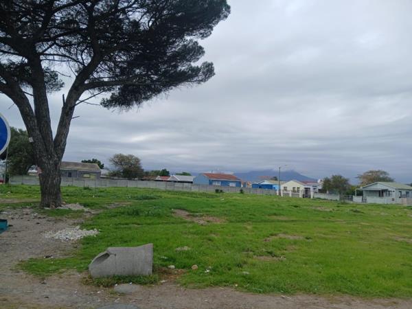 1 352 m² Land