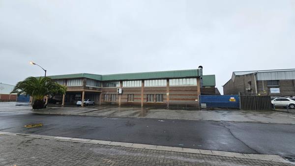 2 443  m² Industrial space