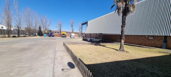 3 000  m² Industrial space