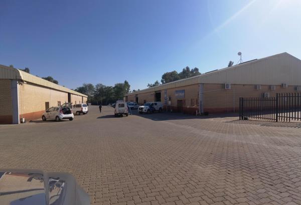 1 800  m² Industrial space