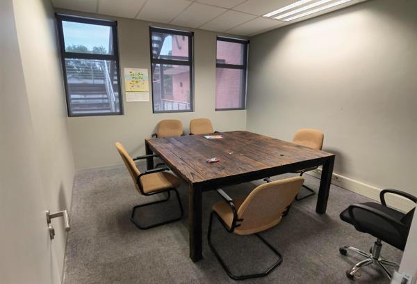 163  m² Commercial space