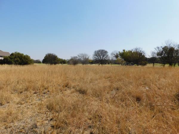 1 079 m² Land