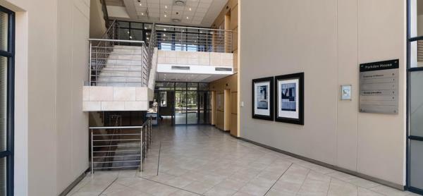 594  m² Commercial space