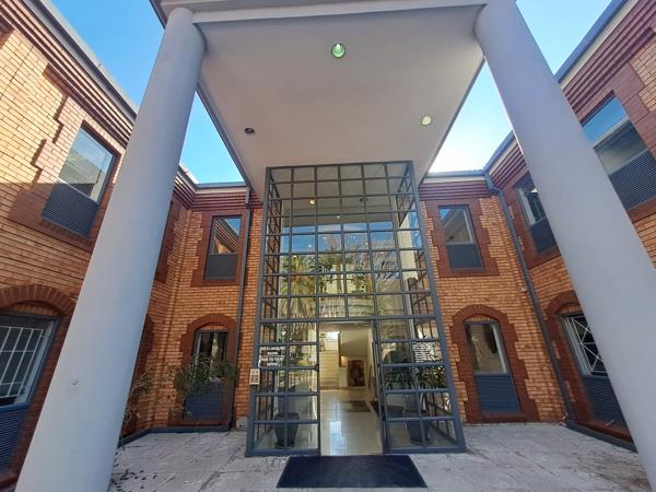 211  m² Commercial space