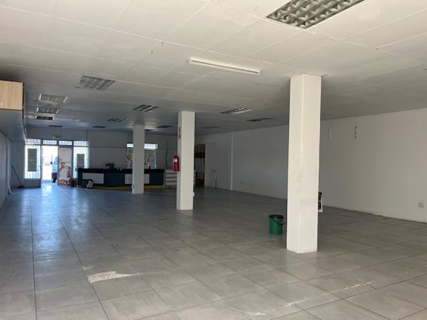 196  m² Retail Space