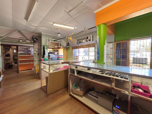 205  m² Commercial space