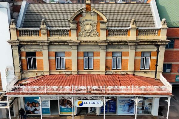 1 400  m² Commercial space