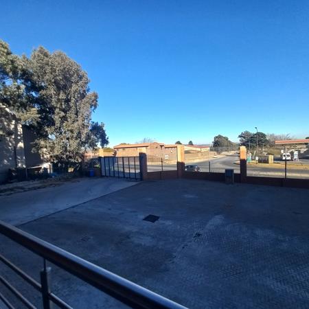 135  m² Commercial space