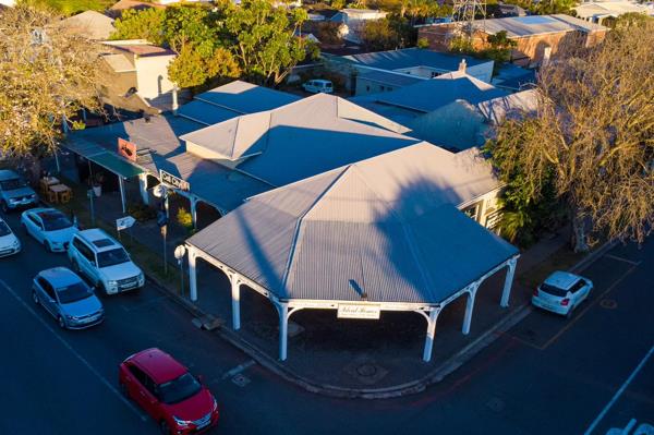 936  m² Commercial space