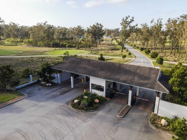 700 m² Land