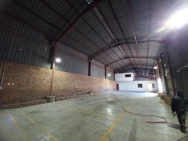1 200  m² Industrial space