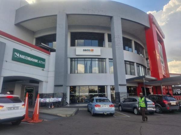 931  m² Commercial space