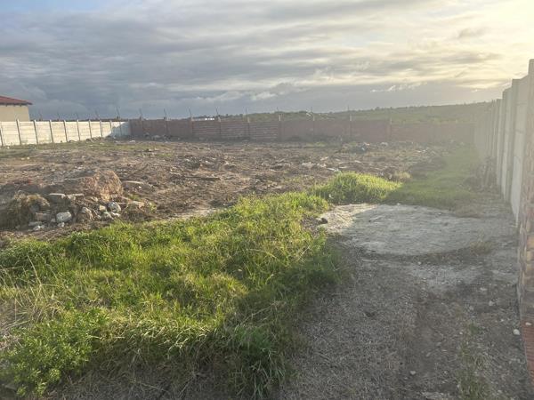900 m² Land