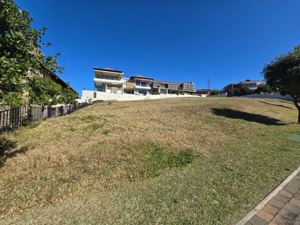 1 052 m² Land