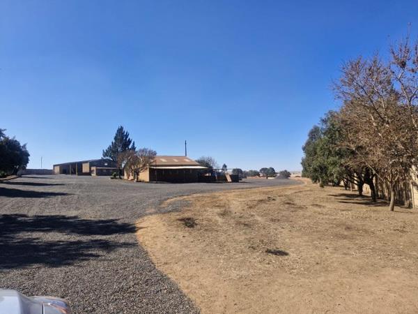 24 000  m² Commercial space