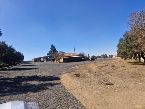 24 000  m² Commercial space