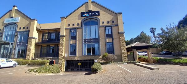 752  m² Commercial space