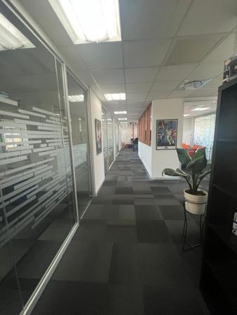 438  m² Commercial space