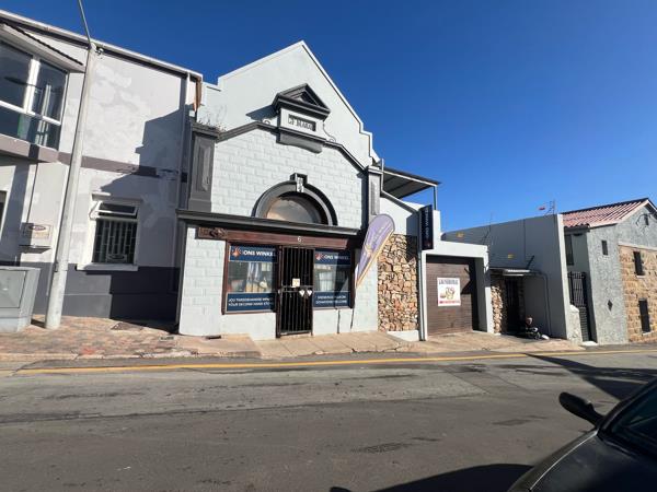 185  m² Commercial space