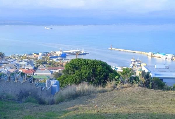 1 135 m² Land