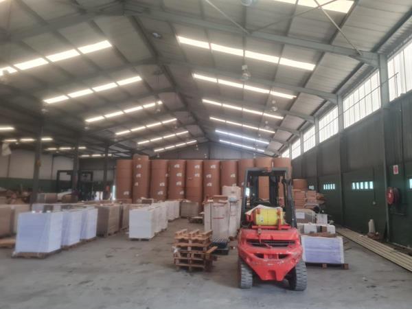 2 200  m² Commercial space