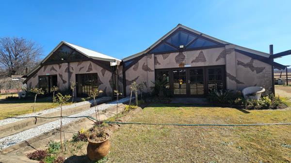 1 600  m² Commercial space