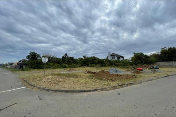 973 m² Land