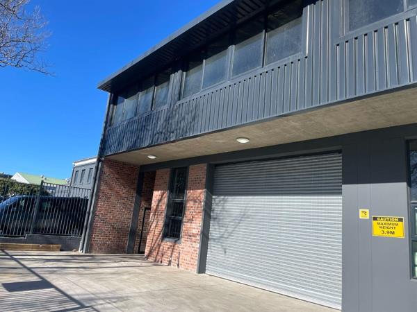 330  m² Industrial space