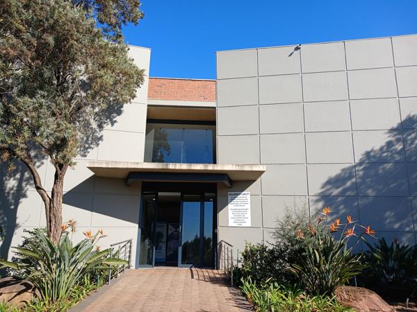 140  m² Commercial space