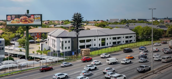 1 766  m² Commercial space