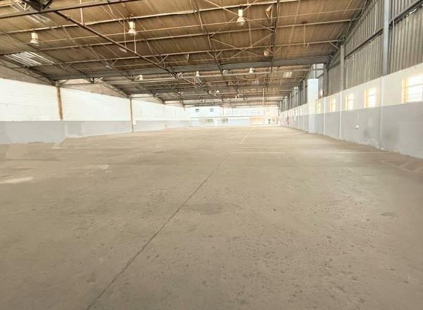 3 800  m² Industrial space