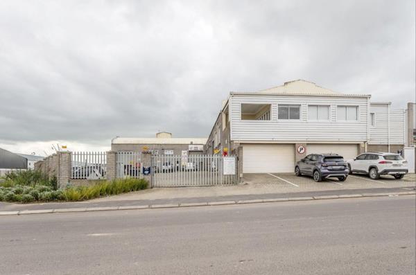 295  m² Commercial space