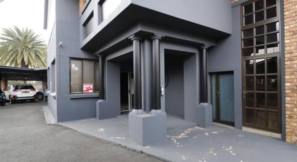 929  m² Commercial space