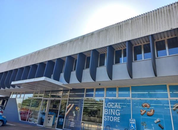 651  m² Commercial space