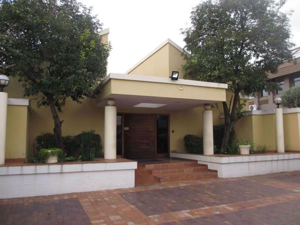 986  m² Commercial space