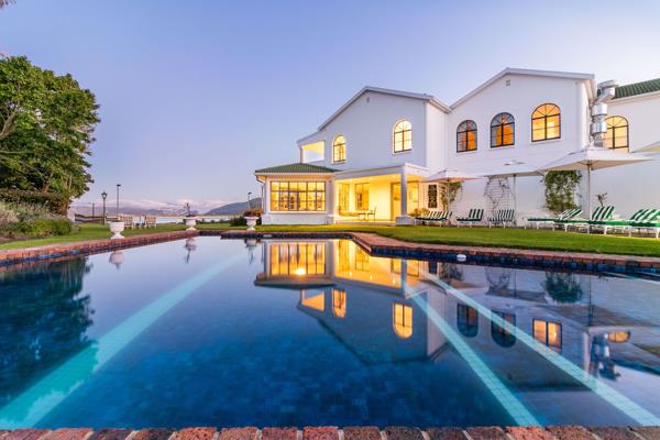 2 350  m² Commercial space