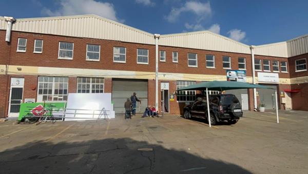 305  m² Industrial space