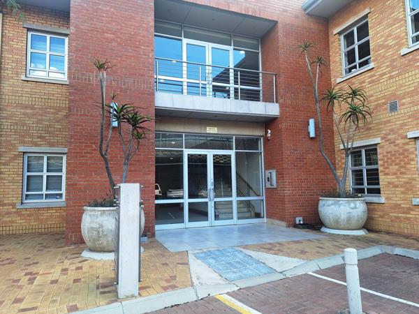 162  m² Commercial space