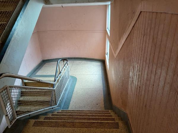 990  m² Commercial space