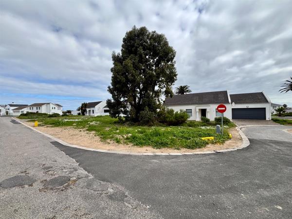 302 m² Land