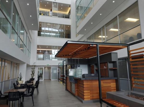 303 m² Office Space