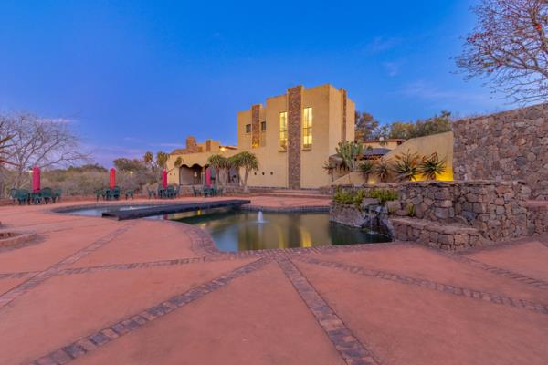 2 000  m² Commercial space