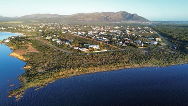 762 m² Land